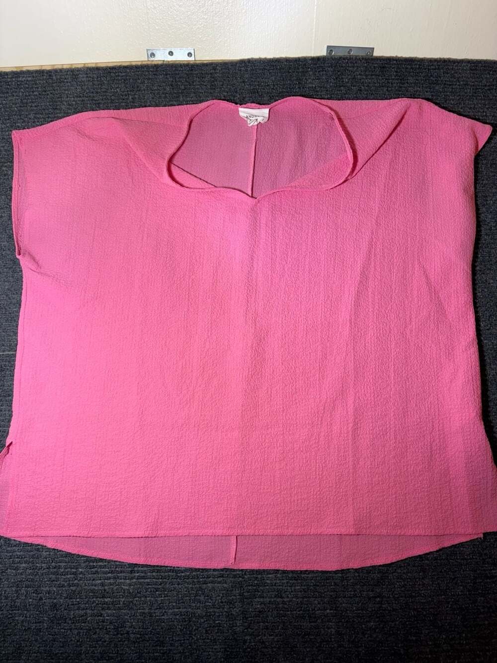 Andrée By Unit Hot Pink Textured Short Sleeve V-Neck Tunic Top